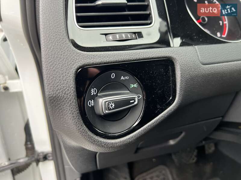 Хетчбек Volkswagen Golf 2013 в Києві