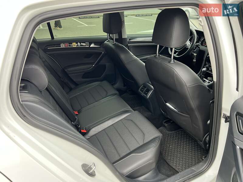 Хетчбек Volkswagen Golf 2013 в Києві