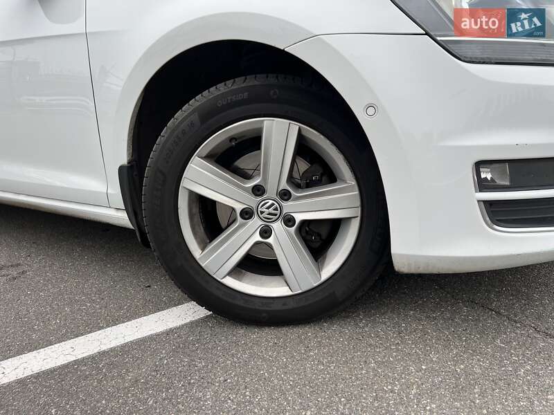 Хетчбек Volkswagen Golf 2013 в Києві