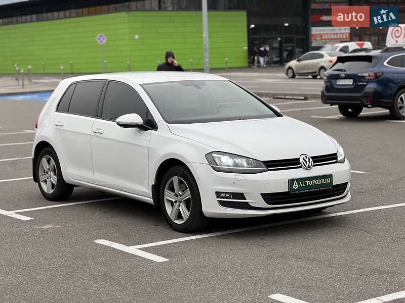 Хетчбек Volkswagen Golf 2013 в Києві