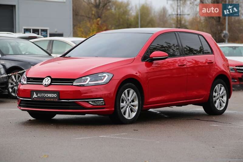 Хетчбек Volkswagen Golf 2017 в Києві