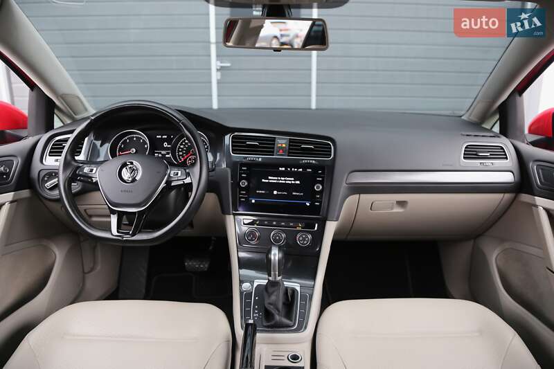 Хетчбек Volkswagen Golf 2017 в Києві