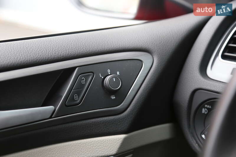 Хетчбек Volkswagen Golf 2017 в Києві