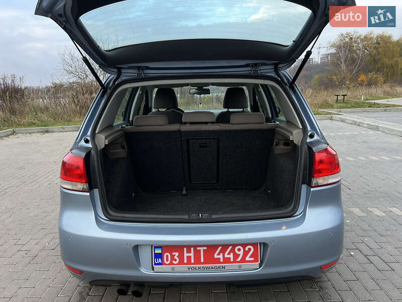 Хэтчбек Volkswagen Golf 2009 в Ровно