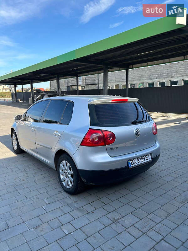 Хэтчбек Volkswagen Golf 2005 в Каменец-Подольском