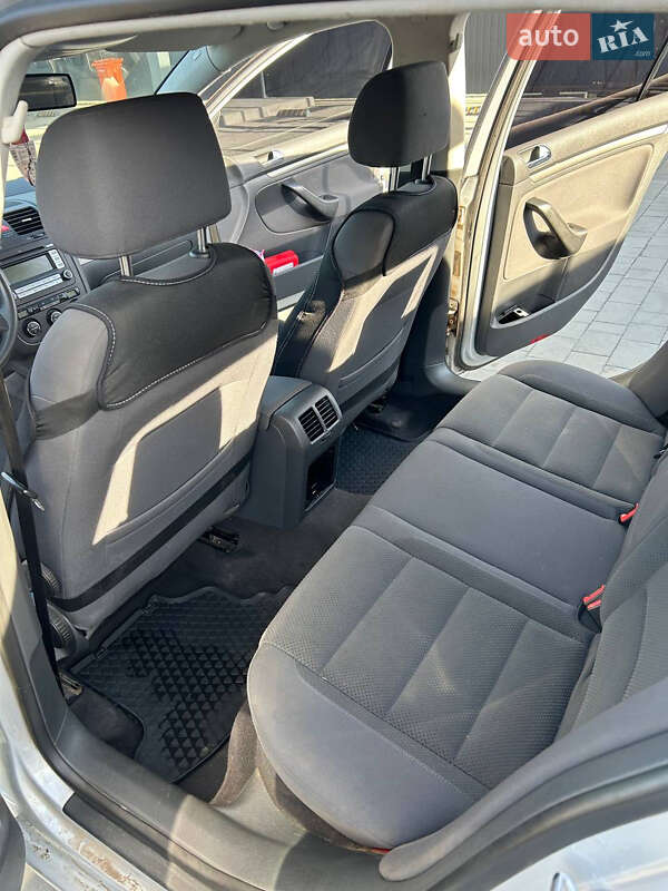 Хэтчбек Volkswagen Golf 2005 в Каменец-Подольском