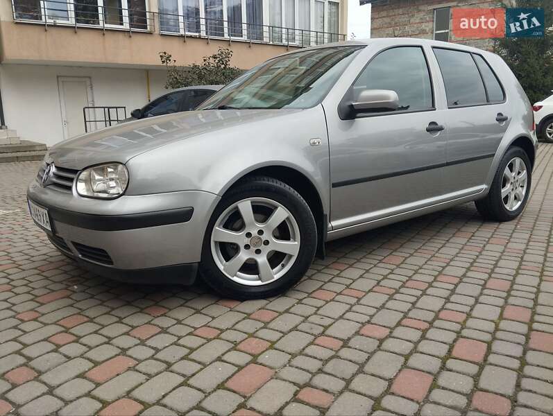 Хэтчбек Volkswagen Golf 2002 в Кривом Роге