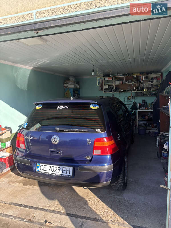 Хетчбек Volkswagen Golf 2000 в Новоселиці