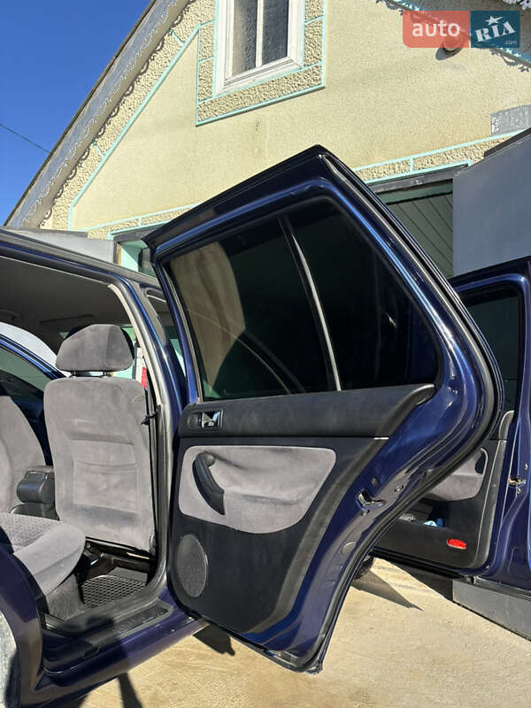 Хетчбек Volkswagen Golf 2000 в Новоселиці