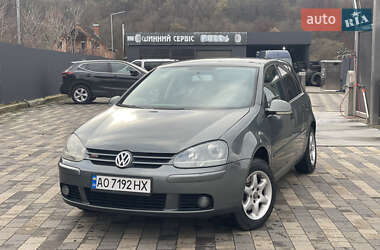 Хэтчбек Volkswagen Golf 2004 в Сваляве
