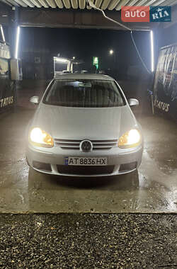 Хэтчбек Volkswagen Golf 2004 в Калуше
