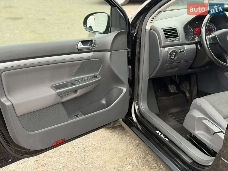 Хетчбек Volkswagen Golf 2007 в Рівному