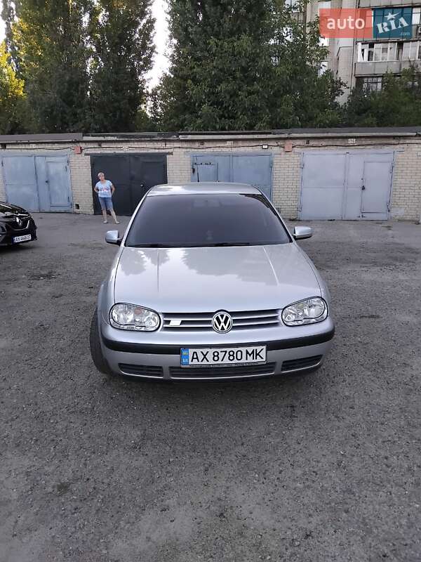 Хетчбек Volkswagen Golf 2001 в Харкові