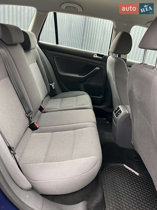 Універсал Volkswagen Golf 2010 в Полтаві