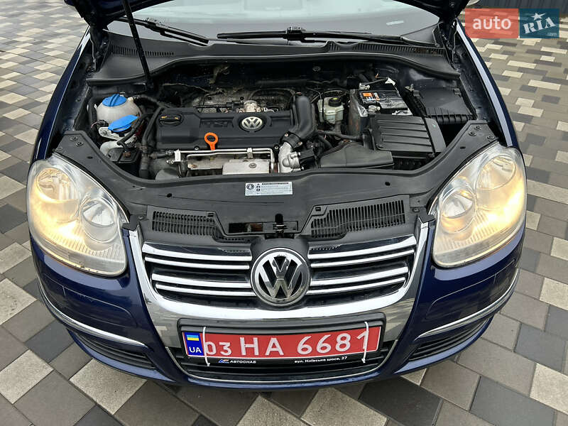 Універсал Volkswagen Golf 2010 в Полтаві