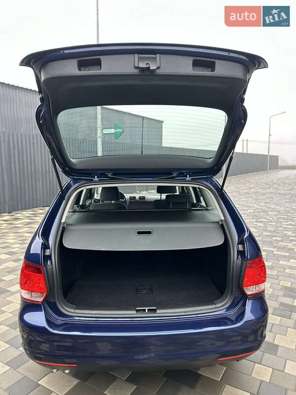 Універсал Volkswagen Golf 2010 в Полтаві