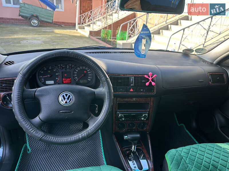 Хетчбек Volkswagen Golf 2002 в Городківці