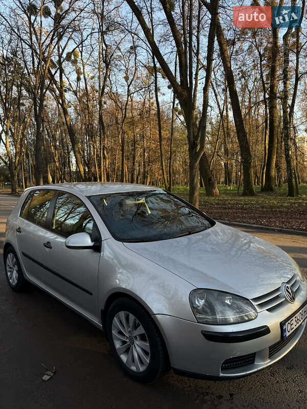 Хетчбек Volkswagen Golf 2003 в Чернівцях