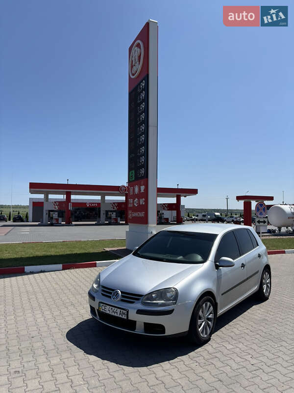 Хетчбек Volkswagen Golf 2003 в Чернівцях