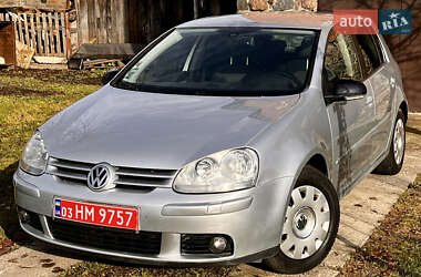 Хэтчбек Volkswagen Golf 2008 в Коростене
