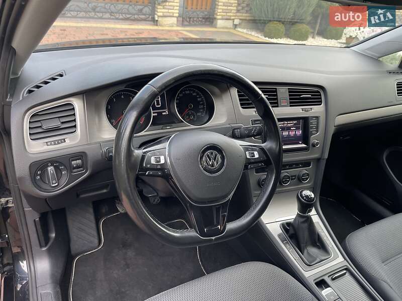 Хэтчбек Volkswagen Golf 2013 в Луцке