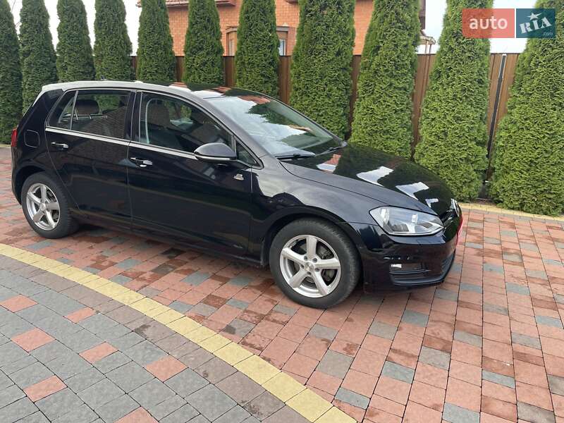 Хэтчбек Volkswagen Golf 2013 в Луцке