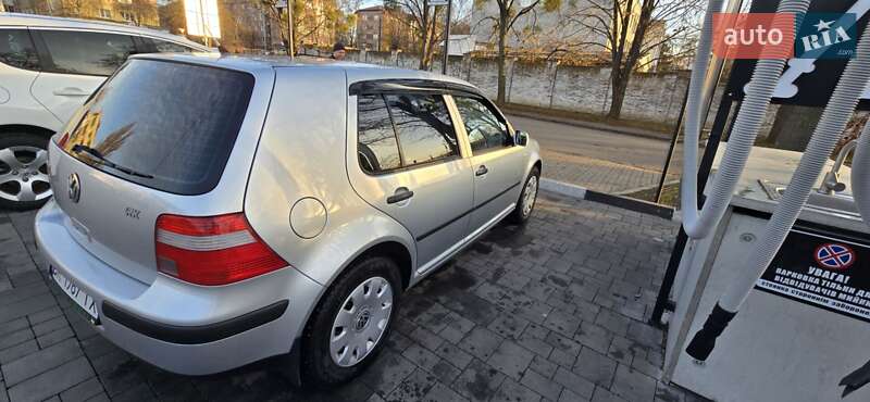 Хэтчбек Volkswagen Golf 2003 в Ровно