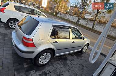 Хетчбек Volkswagen Golf 2003 в Рівному