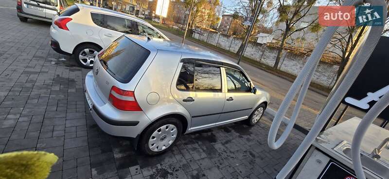Volkswagen Golf 2003