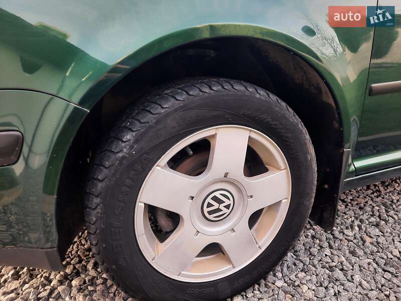 Хетчбек Volkswagen Golf 2003 в Львові