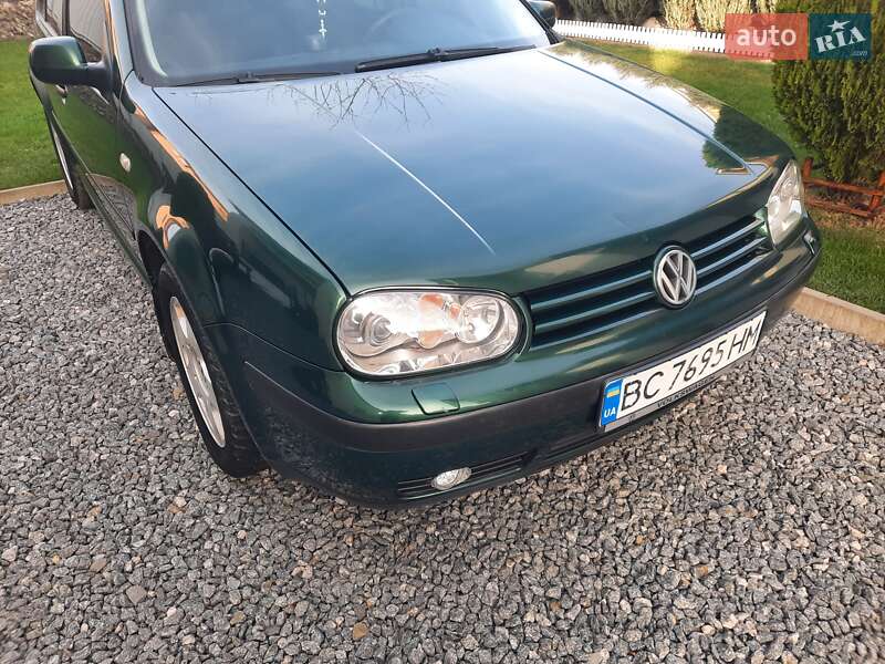 Хетчбек Volkswagen Golf 2003 в Львові