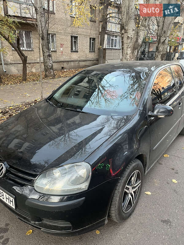 Хэтчбек Volkswagen Golf 2004 в Николаеве