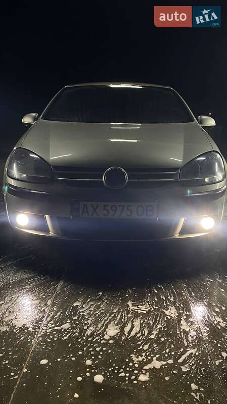 Хетчбек Volkswagen Golf 2004 в Харкові
