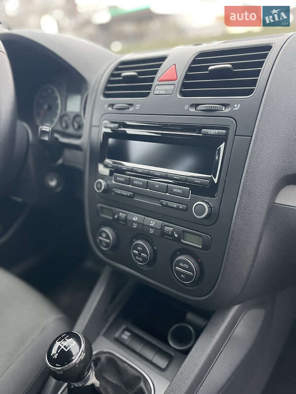 Хетчбек Volkswagen Golf 2007 в Сумах