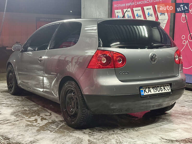 Хетчбек Volkswagen Golf 2007 в Києві