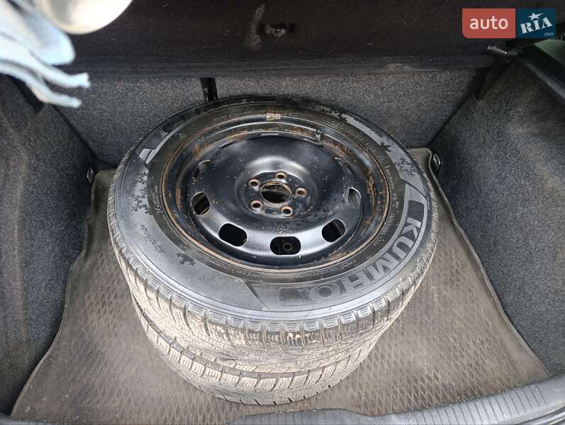 Хэтчбек Volkswagen Golf 2002 в Жмеринке фото 7 Хэтчбек Volkswagen Golf 2002 в Жмеринке