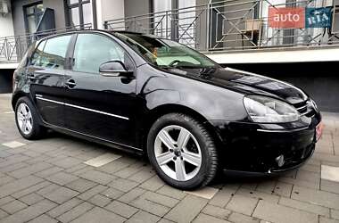 Хэтчбек Volkswagen Golf 2008 в Сваляве