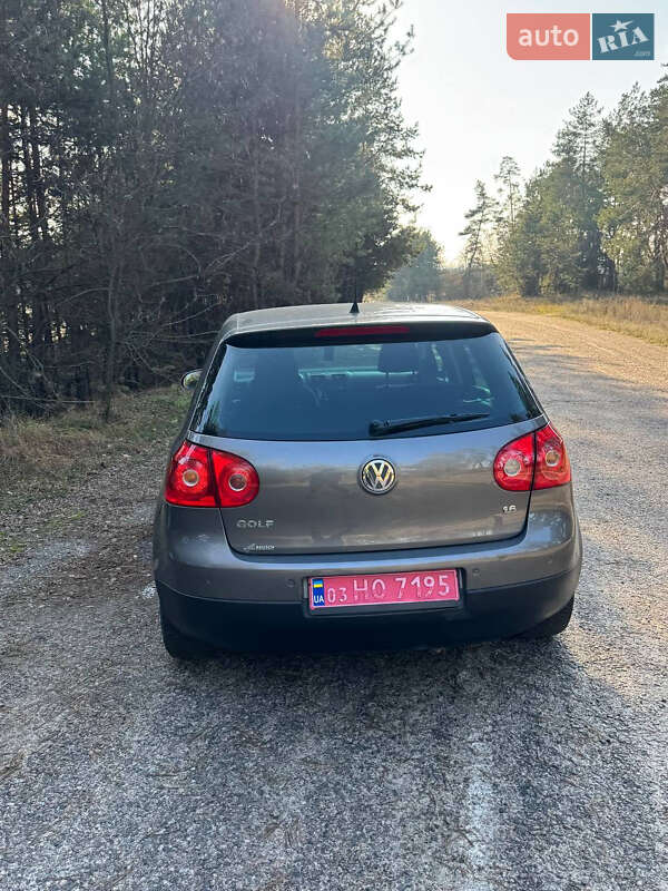 Хэтчбек Volkswagen Golf 2008 в Смеле