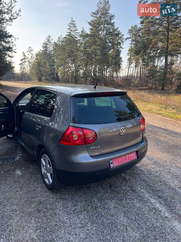 Хэтчбек Volkswagen Golf 2008 в Смеле