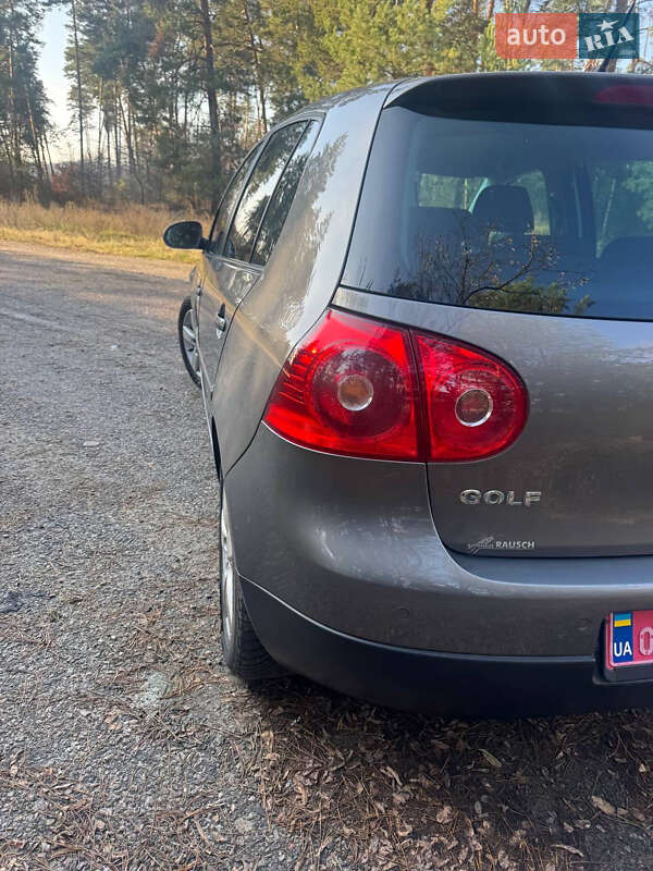 Хэтчбек Volkswagen Golf 2008 в Смеле