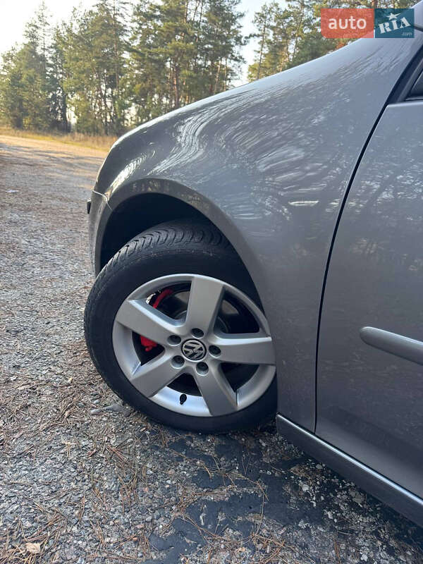 Хэтчбек Volkswagen Golf 2008 в Смеле