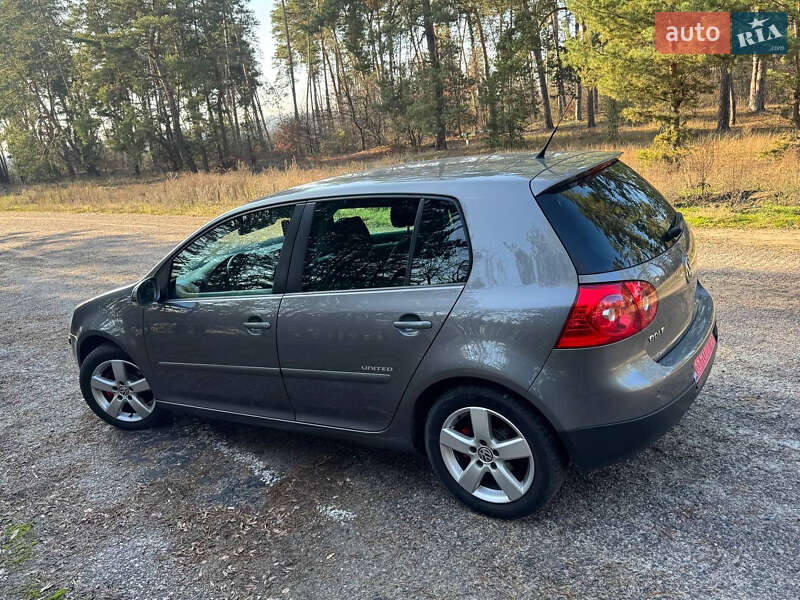 Хэтчбек Volkswagen Golf 2008 в Смеле