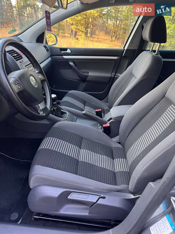 Хэтчбек Volkswagen Golf 2008 в Смеле