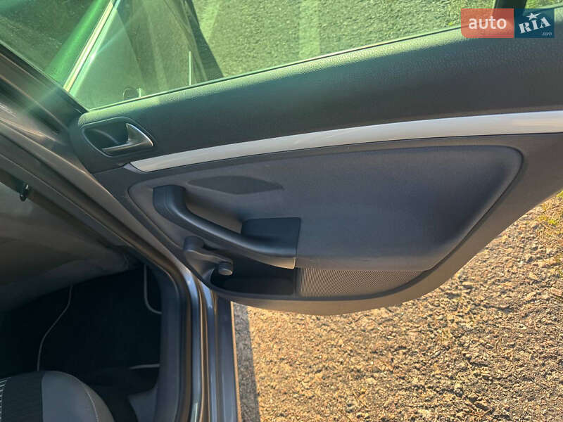 Хэтчбек Volkswagen Golf 2008 в Смеле