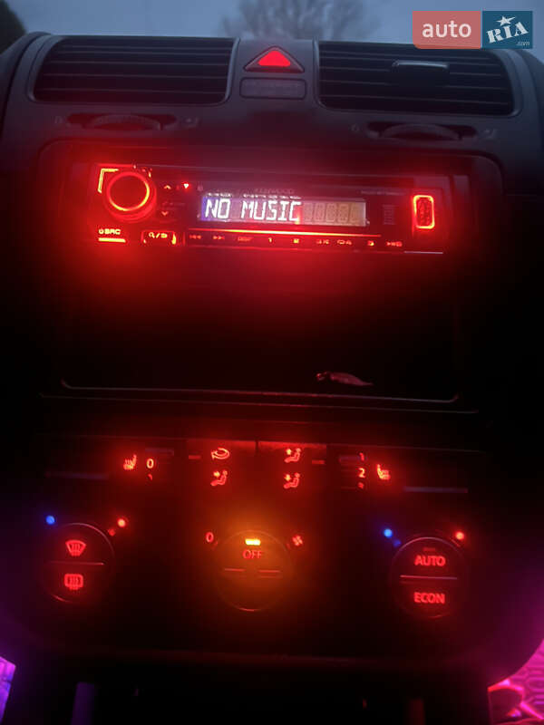 Хетчбек Volkswagen Golf 2006 в Звенигородці