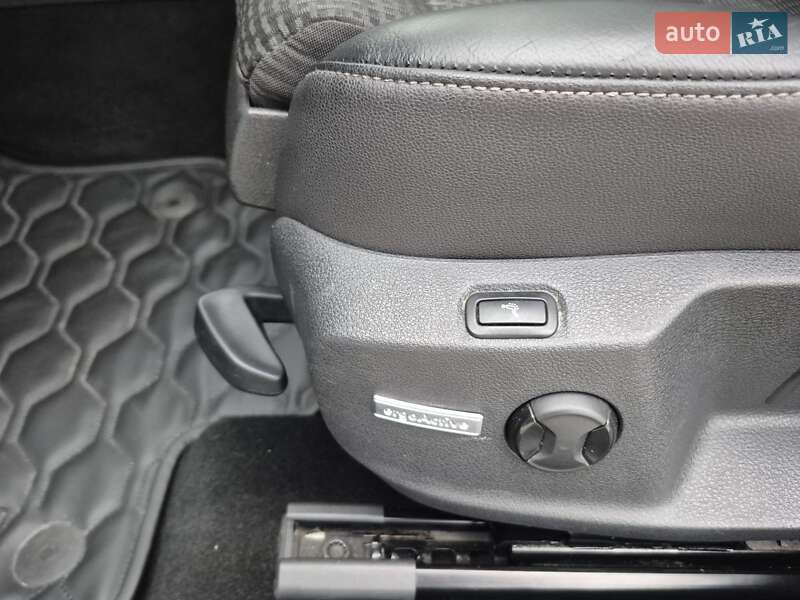 Хэтчбек Volkswagen Golf 2014 в Киеве фото 36 Хэтчбек Volkswagen Golf 2014 в Киеве