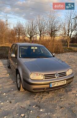 Хетчбек Volkswagen Golf 2002 в Запоріжжі