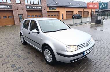 Хетчбек Volkswagen Golf 2002 в Рівному