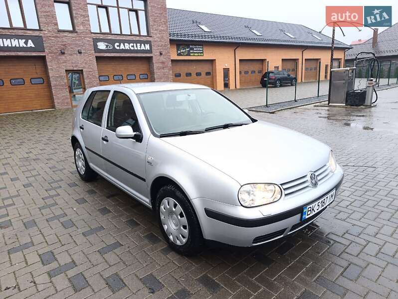 Хэтчбек Volkswagen Golf 2002 в Ровно