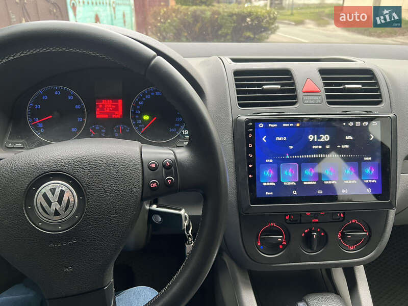 Хетчбек Volkswagen Golf 2005 в Харкові